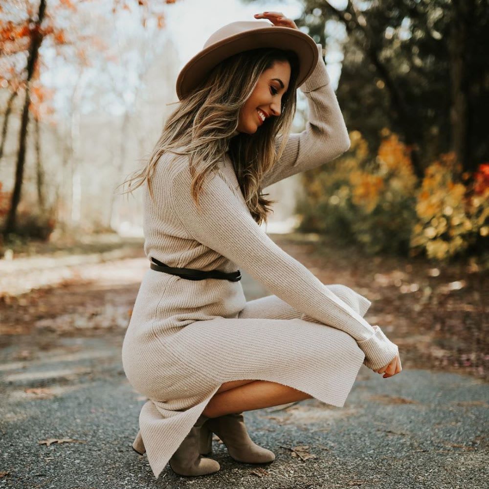 Beige Knit Midi Dress with Fedora Beige Knit Midi Dress with Fedora — Cozy Outfits