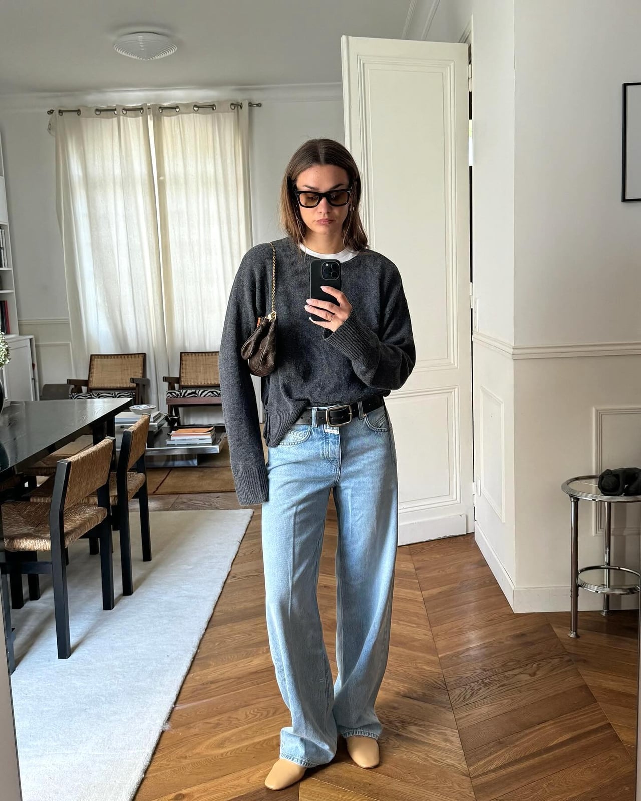 Oversized Gray Crewneck with Wide Leg Jeans Oversized Gray Crewneck with Wide Leg Jeans — Crewneck Outfits