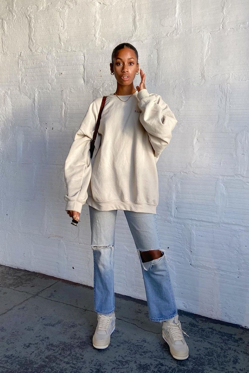 Cream Oversized Sweatshirt with Ripped Jeans Cream Oversized Sweatshirt with Ripped Jeans — Crewneck Outfits