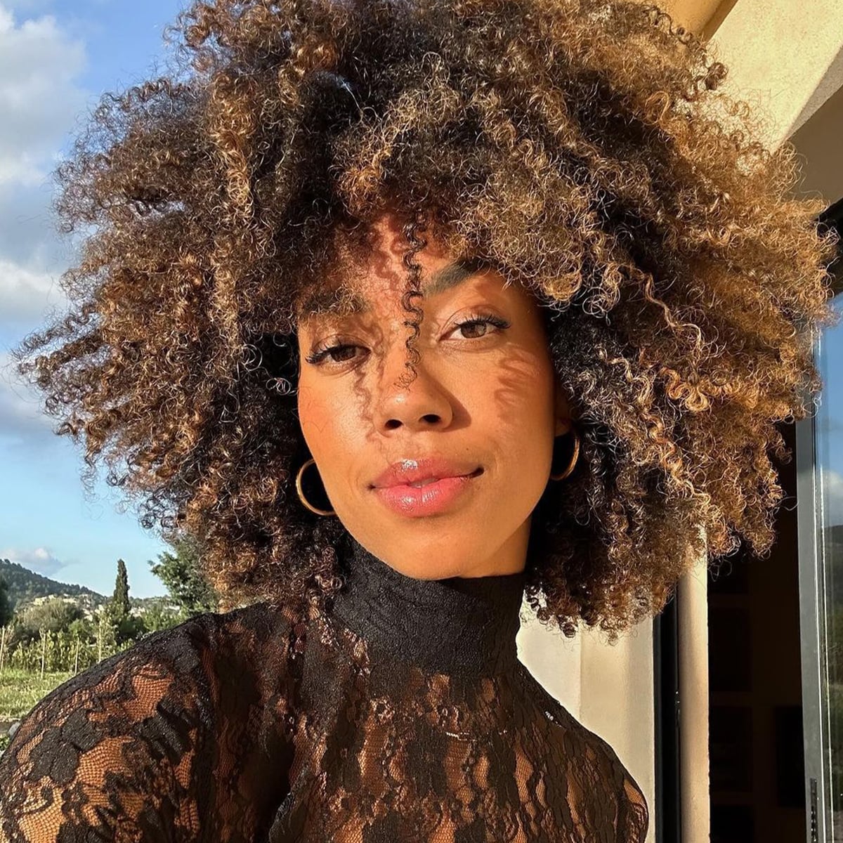 Shoulder Length Curly Hair With Curtain Bangs, Air Dried Shoulder Length Curly Hair With Curtain Bangs, Air Dried