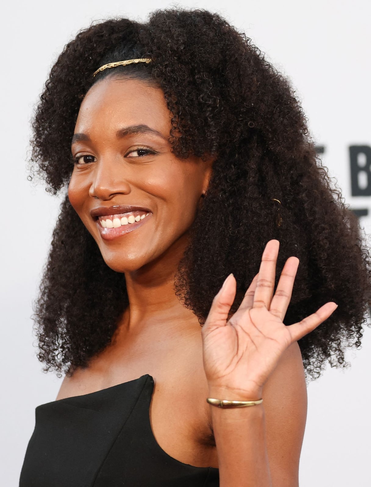 Shoulder Length Curly Hair With Wispy Bangs Shoulder Length Curly Hair With Wispy Bangs