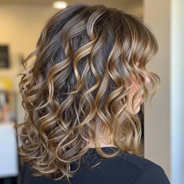 Collarbone Layers With Face-Framing Bangs Collarbone Layers With Face-Framing Bangs — Curly Hair Cuts