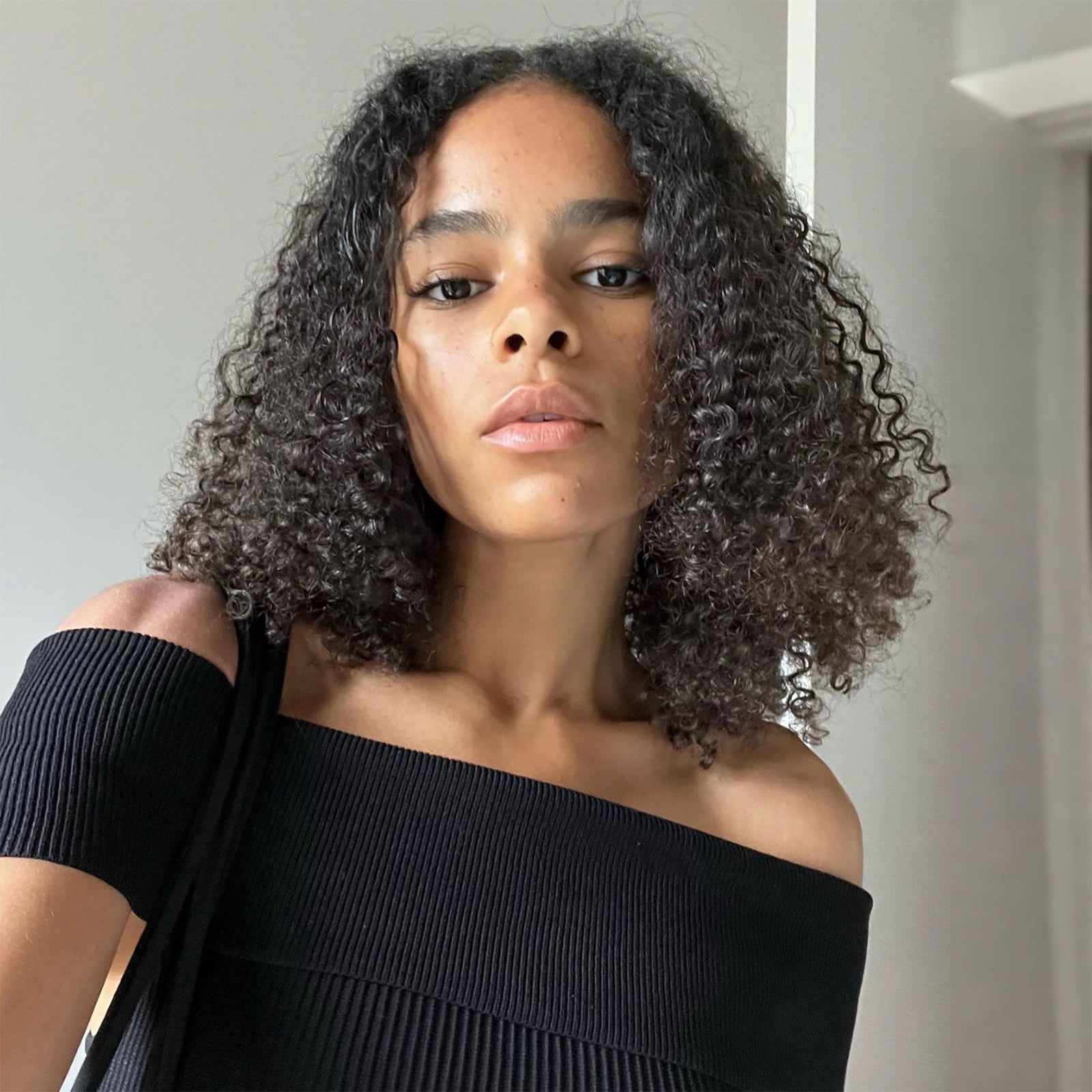 Collarbone Layers With Side Part Collarbone Layers With Side Part — Curly Hair Cutting
