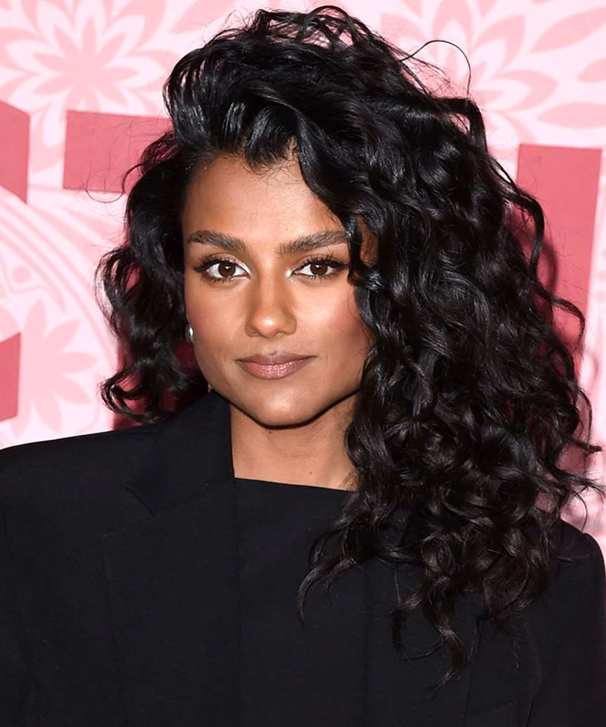 Collarbone Black Curls With Deep Side Part Collarbone Black Curls With Deep Side Part — Curly Hair Hairstyles