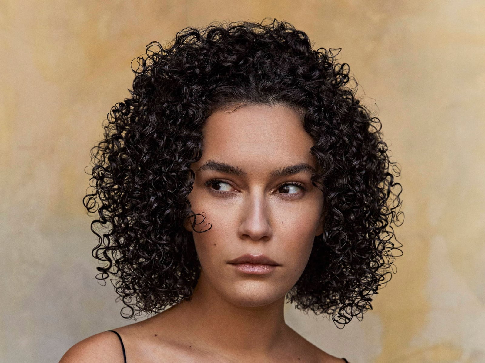 Defined Collarbone Curls With Side Part Defined Collarbone Curls With Side Part — Curly Hair Natural