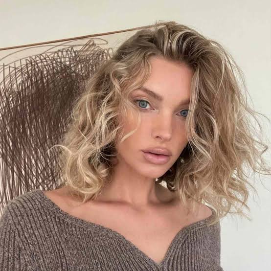 Shoulder Length Wavy Hair With Ash Blonde Highlights Shoulder Length Wavy Hair With Ash Blonde Highlights — Curly Hair Natural
