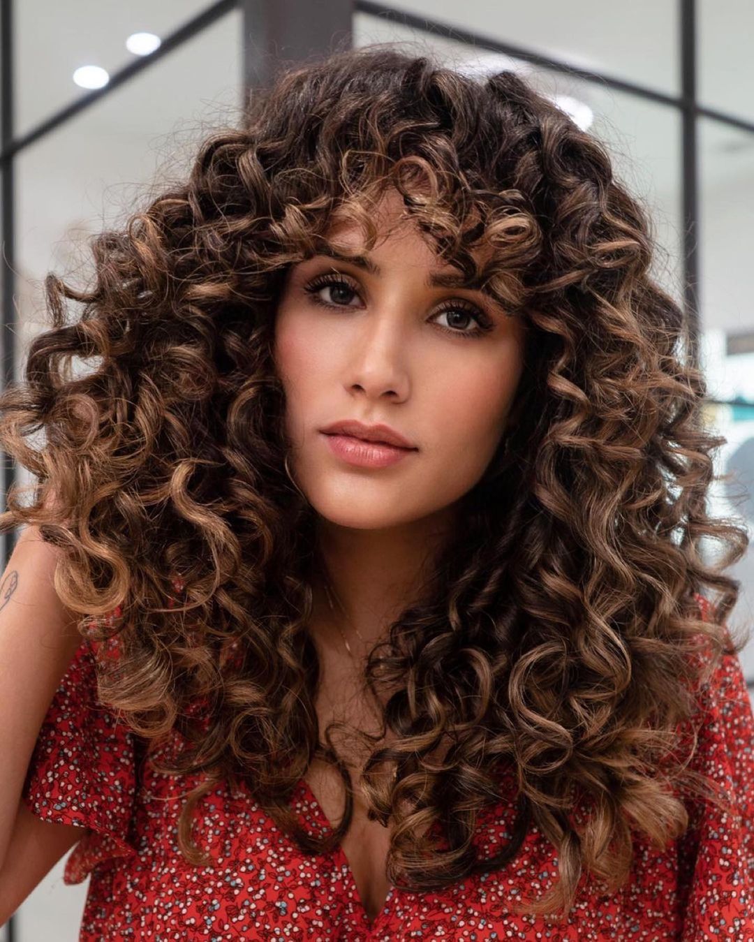Collarbone Cut With Warm Brown Highlights and Curtain Bangs Collarbone Cut With Warm Brown Highlights and Curtain Bangs — Curly Hair with Bangs