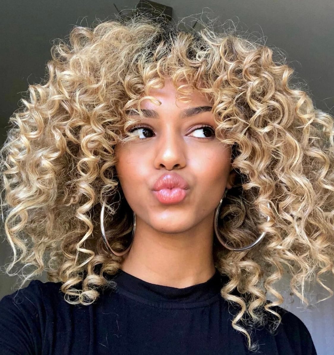 Collarbone Ash Blonde Curly Hair With Curtain Bangs Collarbone Ash Blonde Curly Hair With Curtain Bangs — Curly Hair with Bangs