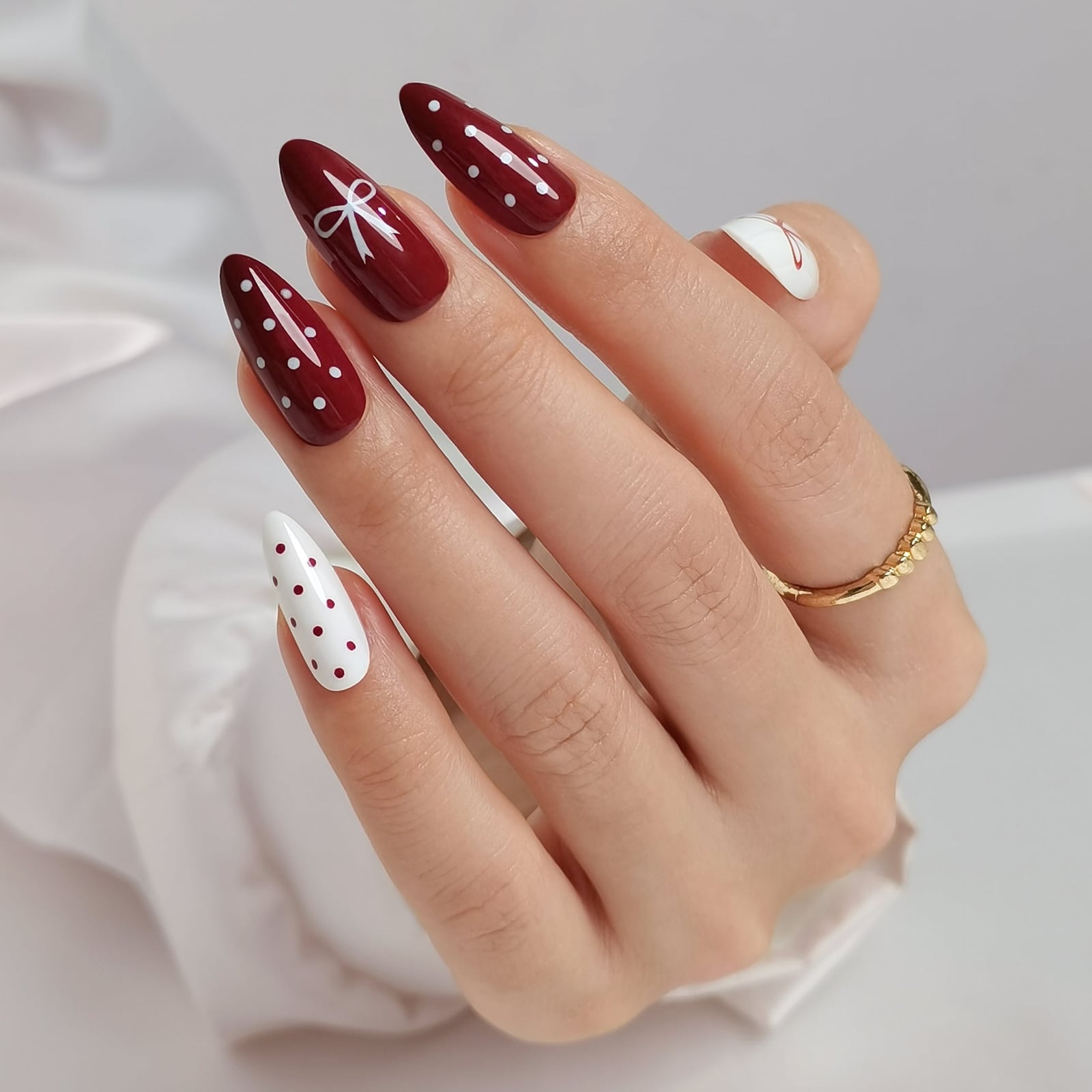 Short Almond Polka Dot Bow Nails Short Almond Polka Dot Bow Nails — Cute Almond Nails