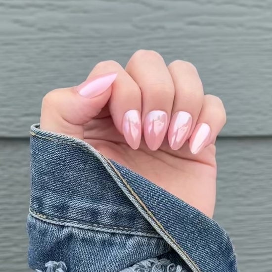 Medium Almond Iridescent Chrome Finish Medium Almond Iridescent Chrome Finish — Cute Almond Nails