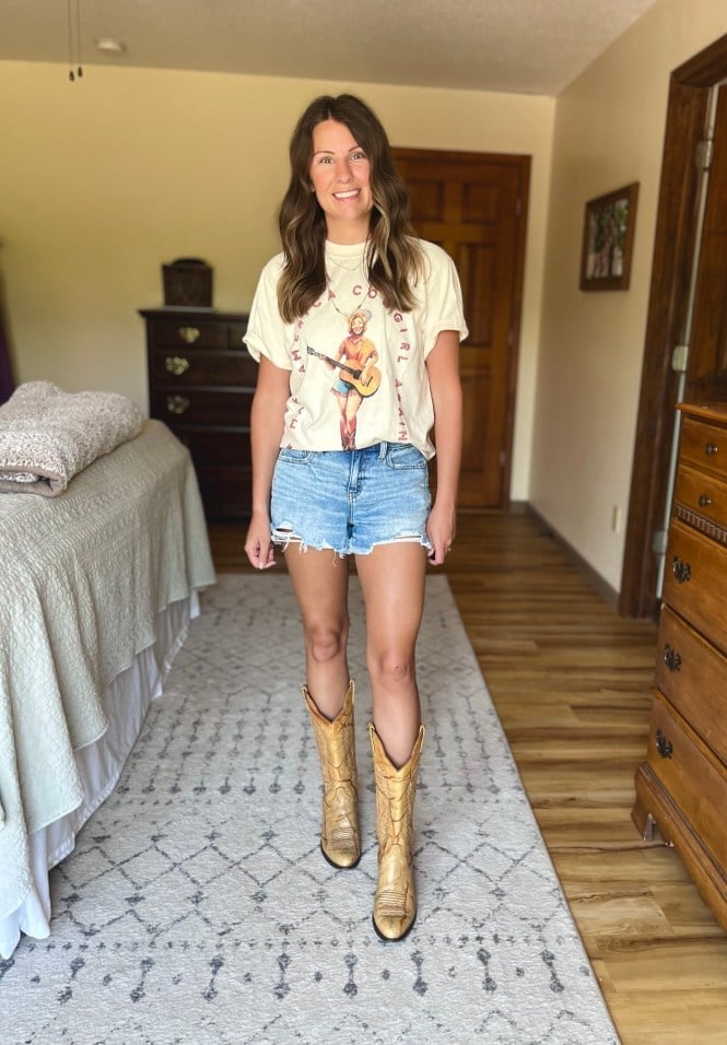 Graphic Tee with Denim Shorts and Snakeskin Boots Graphic Tee with Denim Shorts and Snakeskin Boots — Cute Concert Outfit