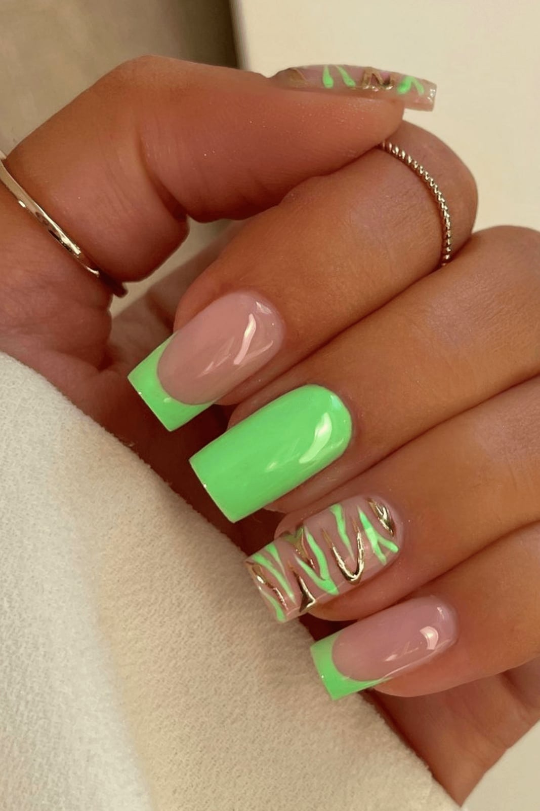 Medium Square Neon Green French Gold Wave Nails Medium Square Neon Green French Gold Wave Nails — Cute Square Nails