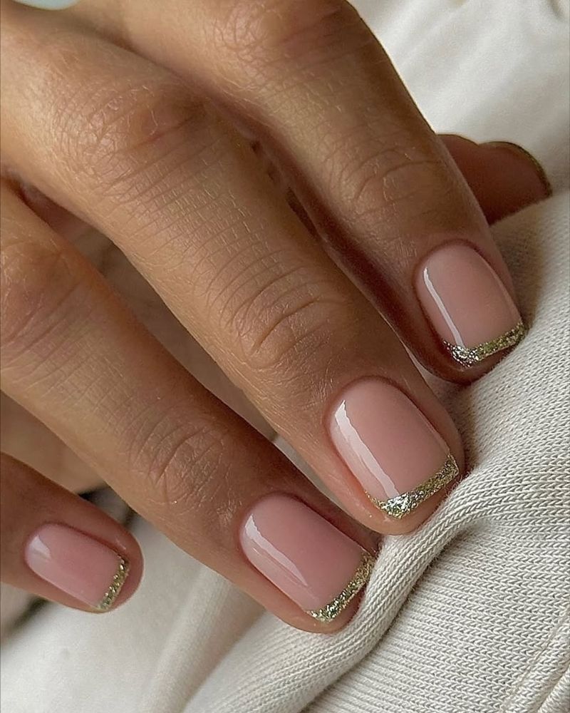 Short Almond Cat-Eye Deep Red Gold Shift Short Almond Cat-Eye Deep Red Gold Shift — Cute Square Nails