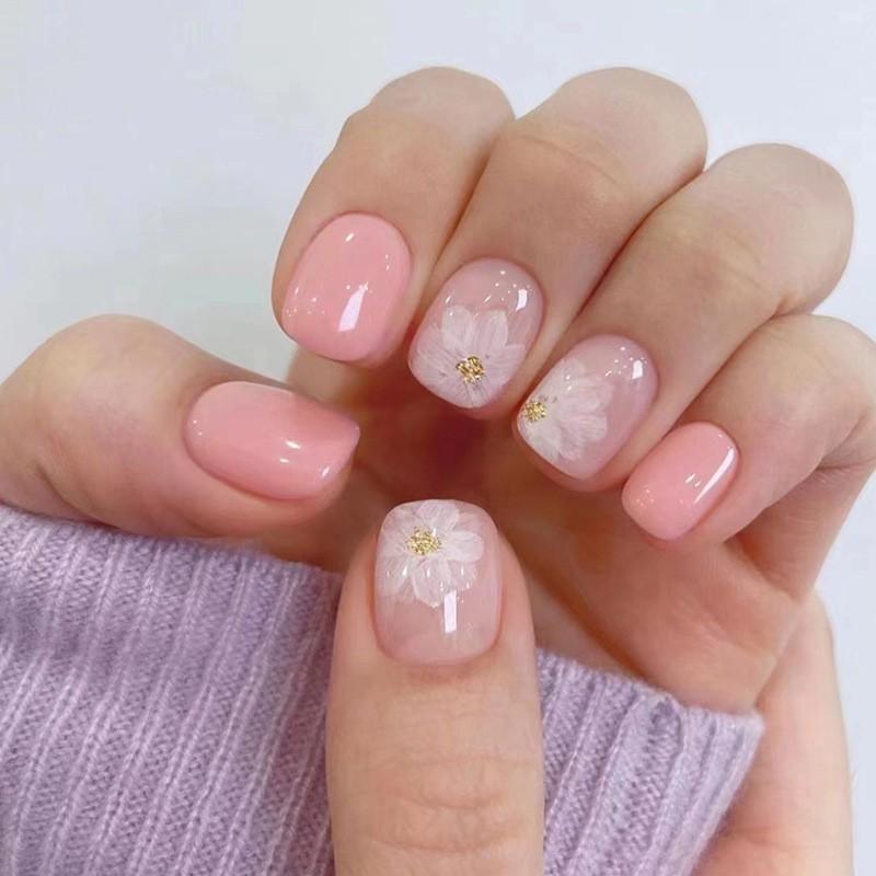 Pale Pink Floral Art Gold Accent Short Square Nails Pale Pink Floral Art Gold Accent Short Square Nails — Cute Square Nails
