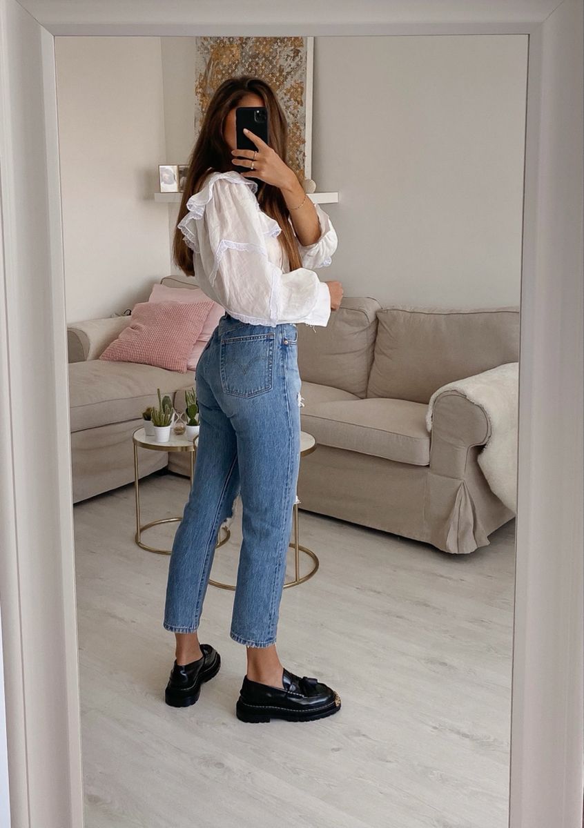 Ruffled Blouse and Straight-Leg Jeans for Smart Casual Ruffled Blouse and Straight-Leg Jeans for Smart Casual — Cute Style