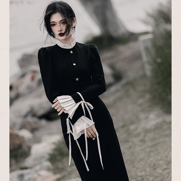 Black dress with ruffled collar and cuffs and gold buttons Black dress with ruffled collar and cuffs and gold buttons — Dark Academia Outfits