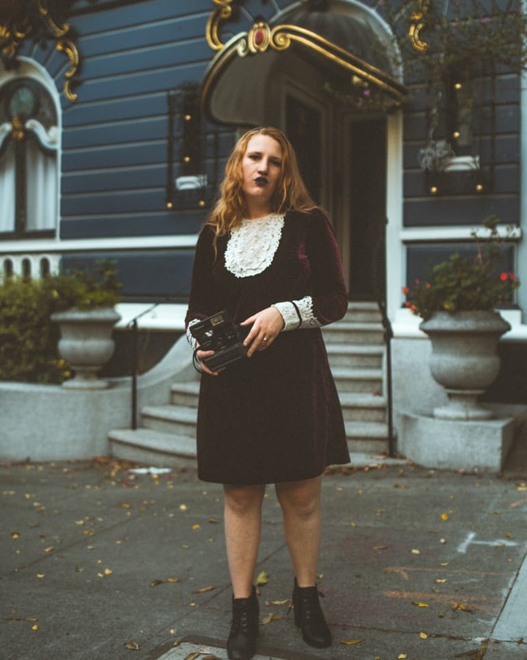 Burgundy velvet dress with lace trim and black ankle boots Burgundy velvet dress with lace trim and black ankle boots — Dark Academia Outfits
