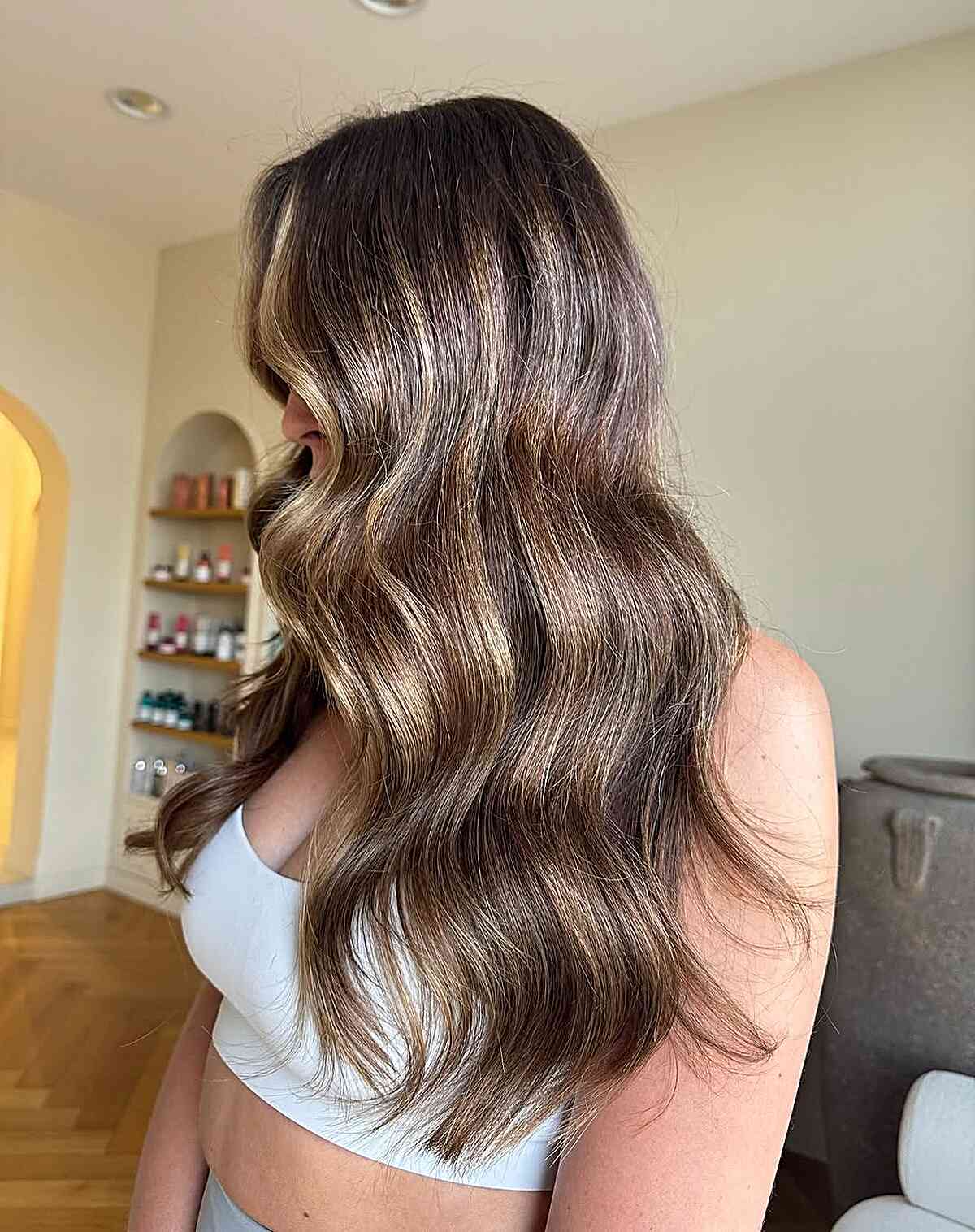 Dark Brown With Blonde Highlights Side View Dark Brown With Blonde Highlights Side View — Dark Brown Hair