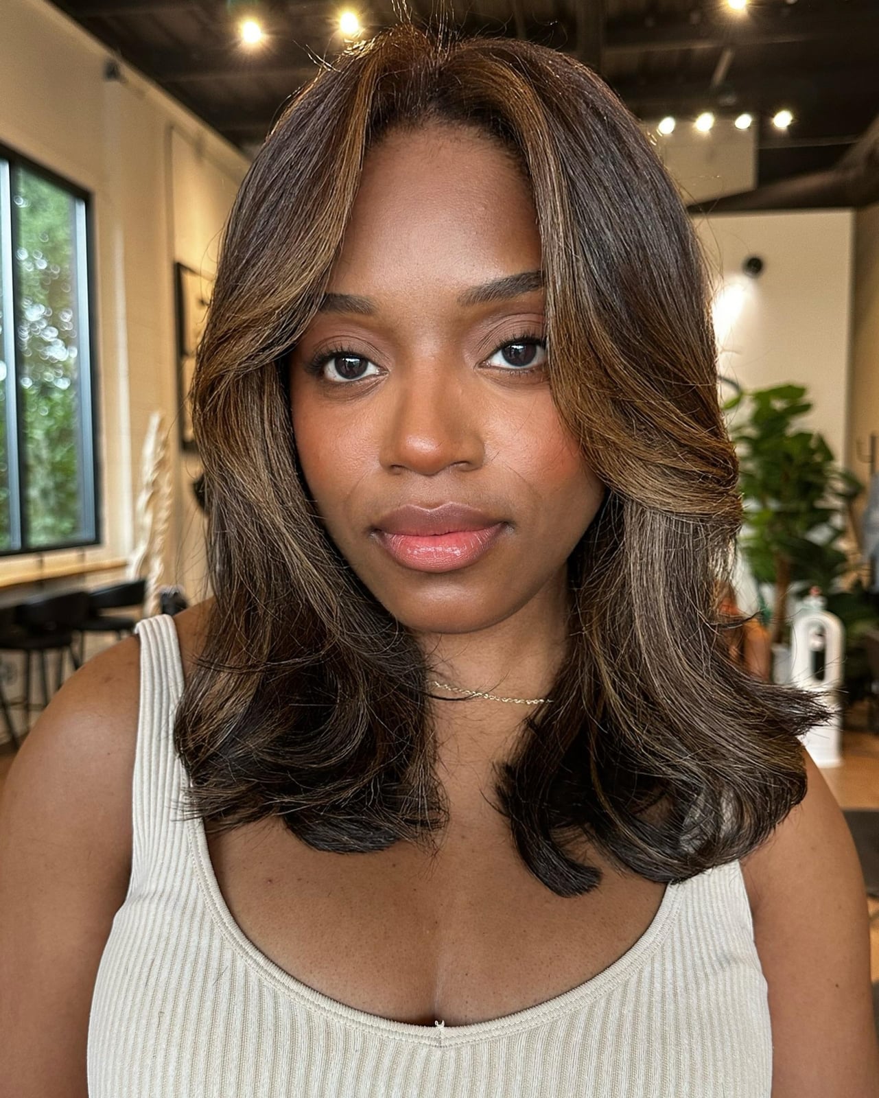 Shoulder Length With Blonde Face-Framing Shoulder Length With Blonde Face-Framing — Dark Highlights