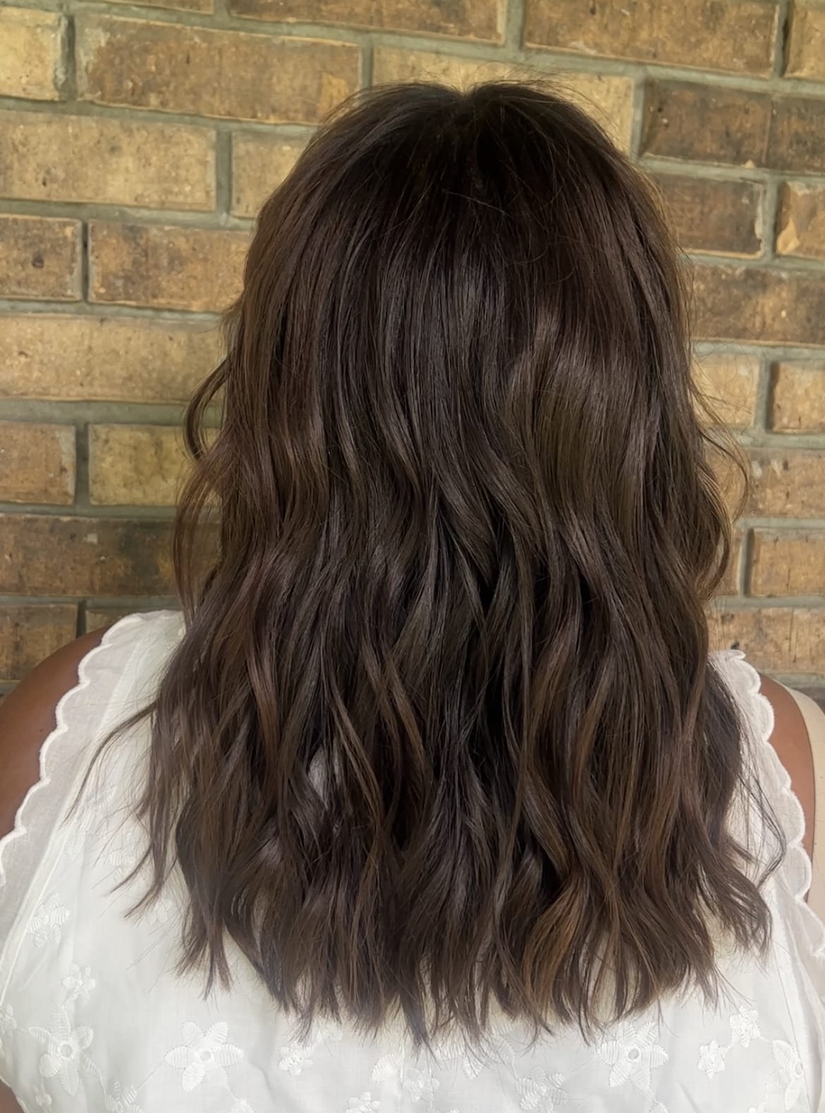 Mid-Back With Subtle Auburn Highlights, Wavy Mid-Back With Subtle Auburn Highlights, Wavy — Dark Highlights