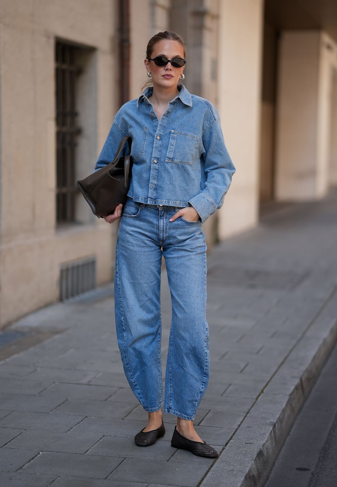 Light Blue Denim Shirt Jacket With Barrel Jeans Light Blue Denim Shirt Jacket With Barrel Jeans — Denim Jacket Outfits
