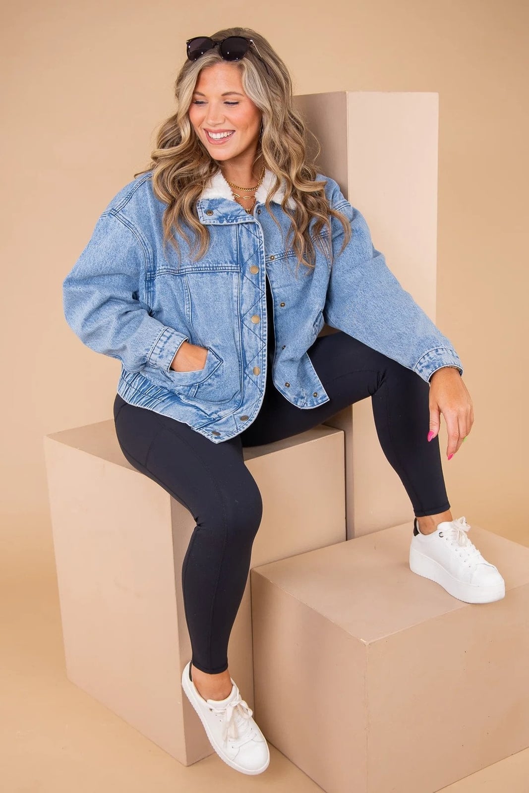 Denim Jacket With Sherpa Collar Denim Jacket With Sherpa Collar — Denim Jacket Outfits