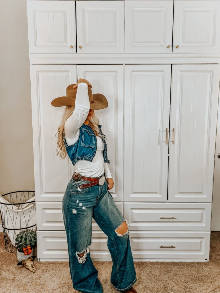 Distressed Wide Leg Jeans With Denim Vest Distressed Wide Leg Jeans With Denim Vest — Denim Outfits