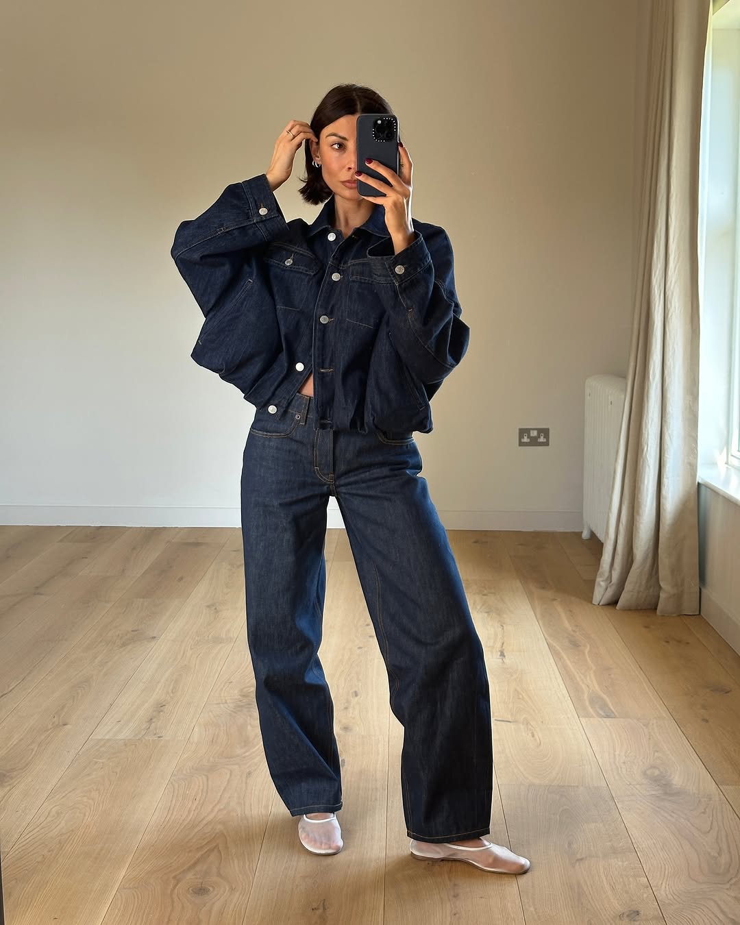 Denim Jacket With Voluminous Sleeves And Wide Leg Jeans Denim Jacket With Voluminous Sleeves And Wide Leg Jeans — Denim Outfits