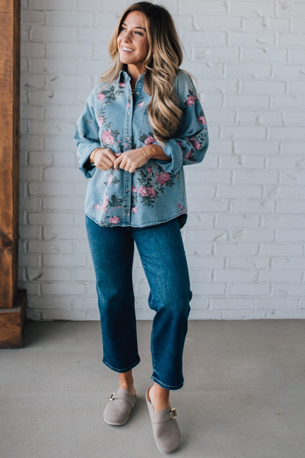 Floral print denim shirt with dark jeans Floral print denim shirt with dark jeans — Denim Top Outfit