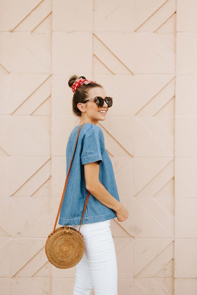 Short-sleeve blue denim top with bandana and straw bag Short-sleeve blue denim top with bandana and straw bag — Denim Top Outfit