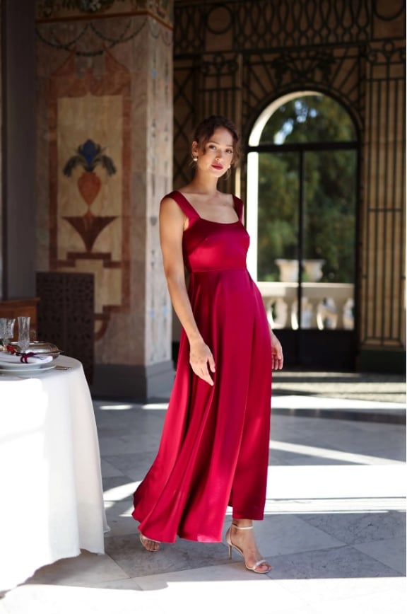 Vibrant Red Satin Midi Dress for Elegant Dinners Vibrant Red Satin Midi Dress for Elegant Dinners — Dinner Outfits