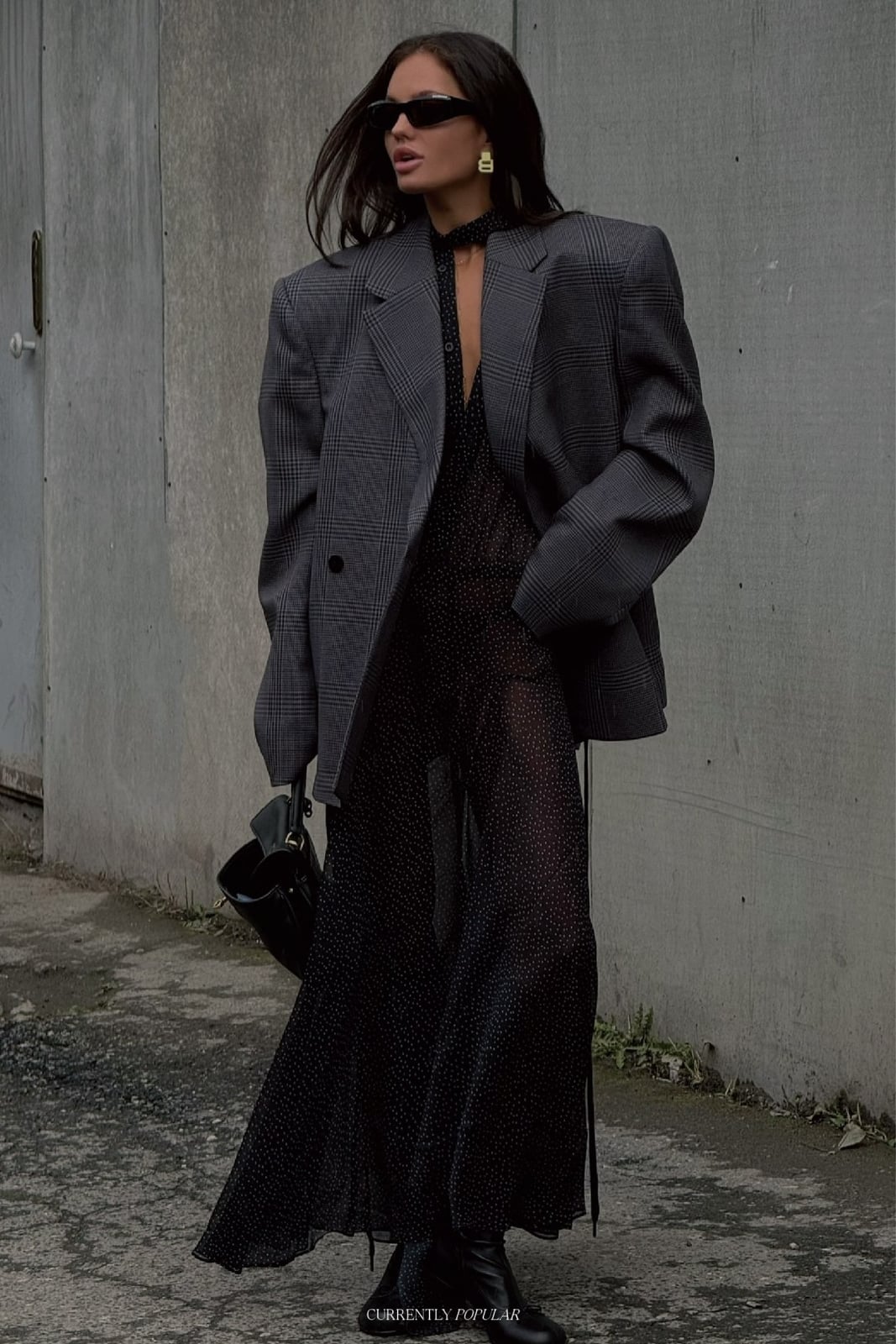 Oversized Blazer Over Polka Dot Dress for Dinner, Close-Up Take Oversized Blazer Over Polka Dot Dress for Dinner, Close-Up Take — Dinner Outfits
