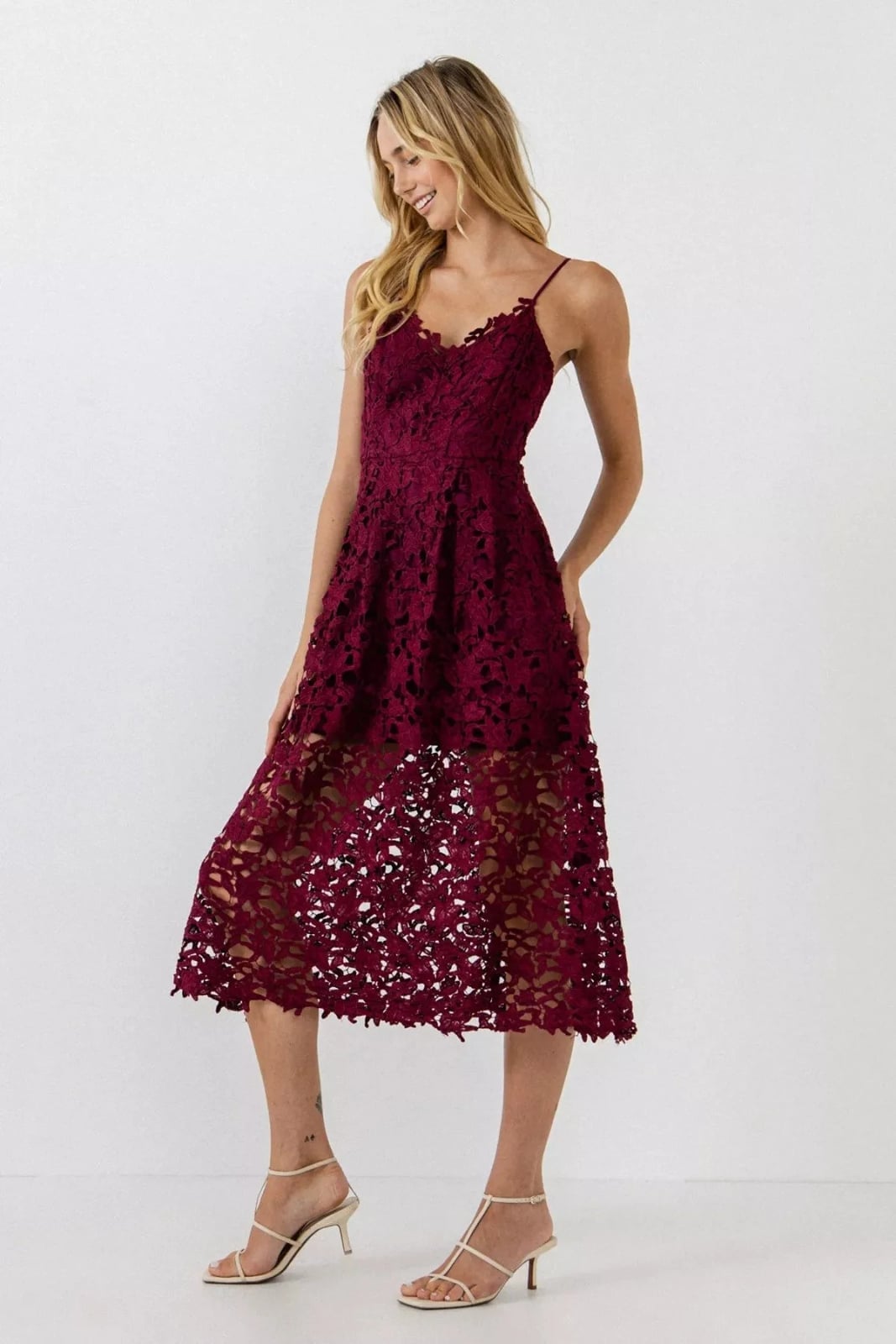 Burgundy Lace Midi Dress for Dinner Parties Burgundy Lace Midi Dress for Dinner Parties — Dinner Outfits