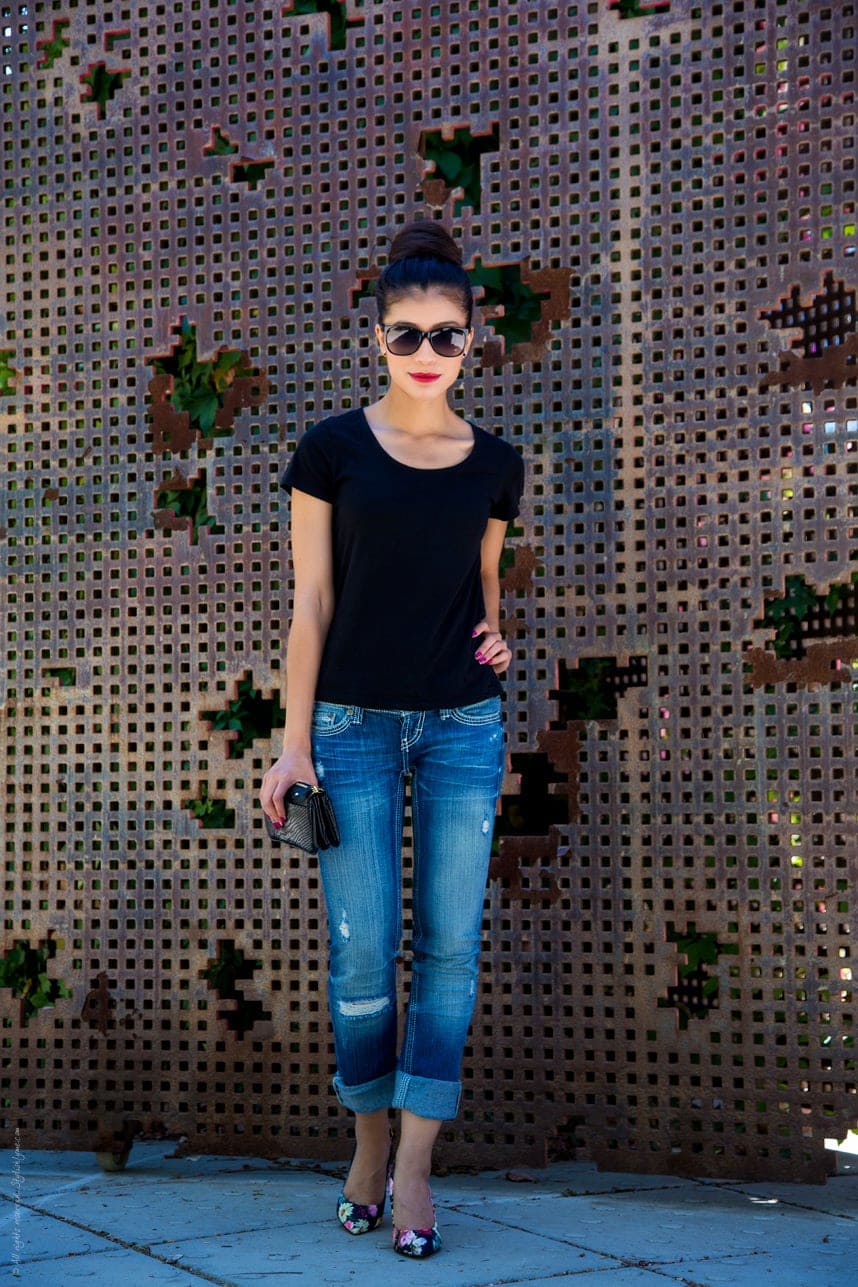 Cuffed Jeans with Floral Print Heels Cuffed Jeans with Floral Print Heels — Dinner Outfits