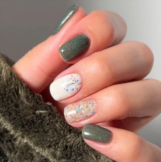 Short Oval Dark Green and Glitter Accent Dip Nails Short Oval Dark Green and Glitter Accent Dip Nails