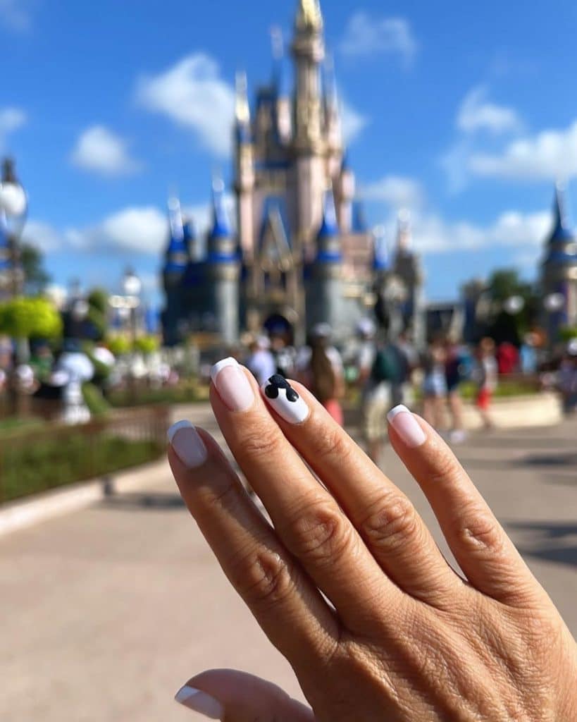 Minnie Mouse Black French Short Square Nails Minnie Mouse Black French Short Square Nails — Disney Nails
