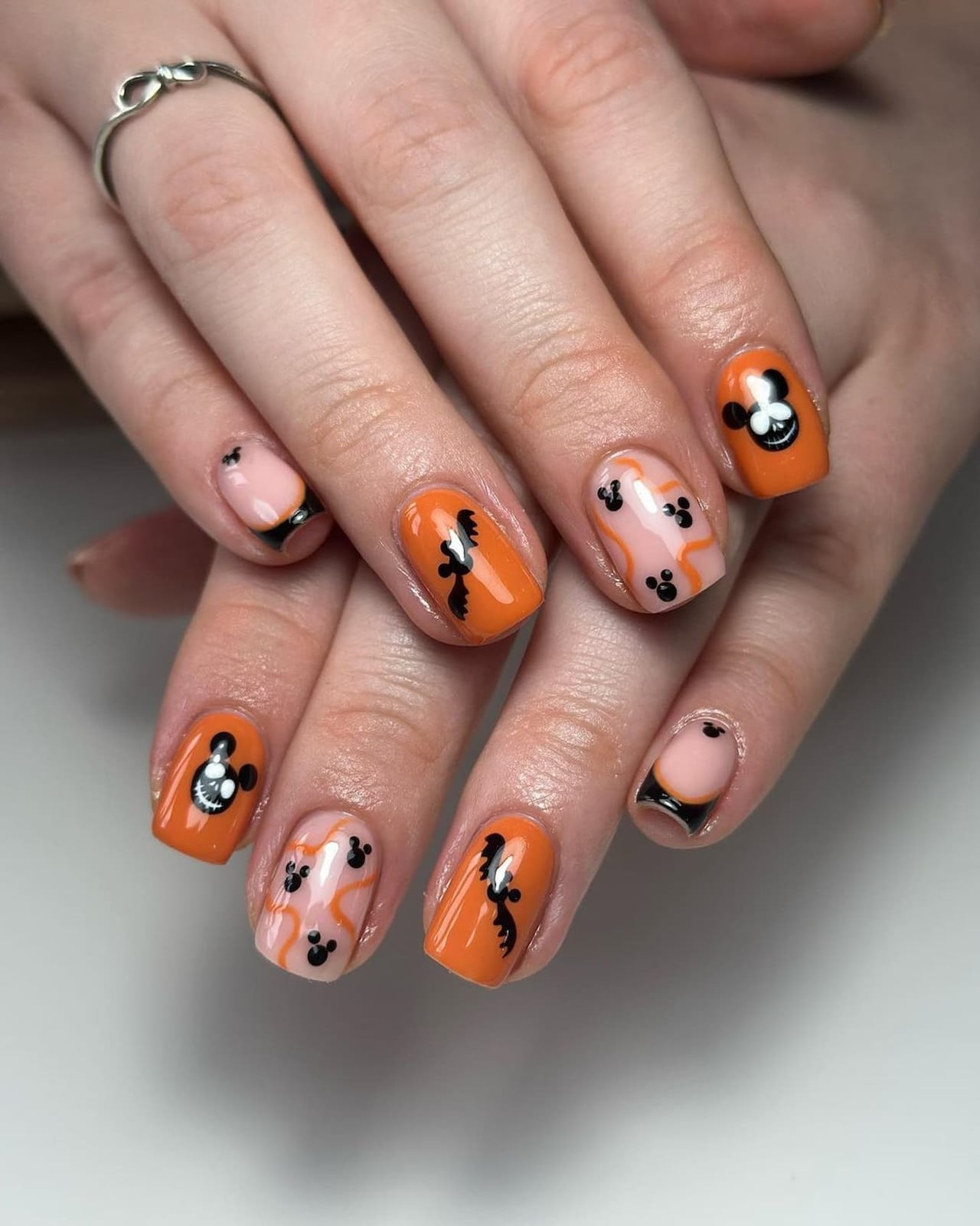 Halloween Mickey Mouse Silhouette Short Oval Nails Halloween Mickey Mouse Silhouette Short Oval Nails — Disney Nails