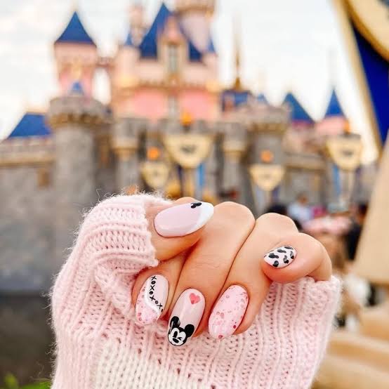 Mickey Mouse Face Short Square Nails Mickey Mouse Face Short Square Nails — Disney Nails