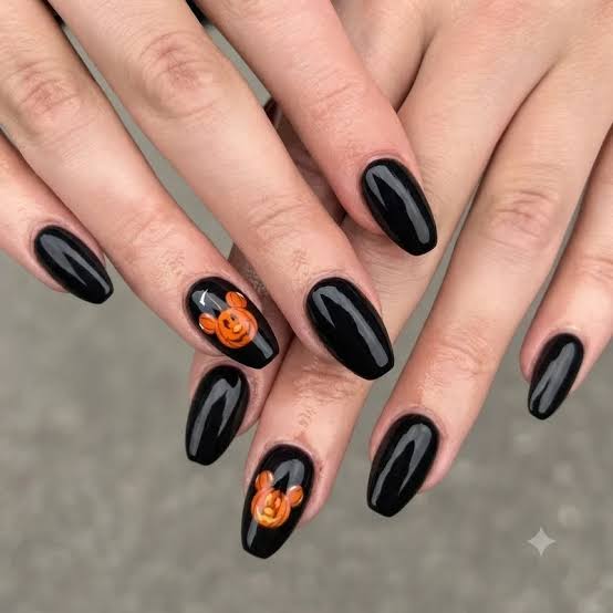 Winnie the Pooh Face Long Square Black Nails Winnie the Pooh Face Long Square Black Nails — Disney Nails