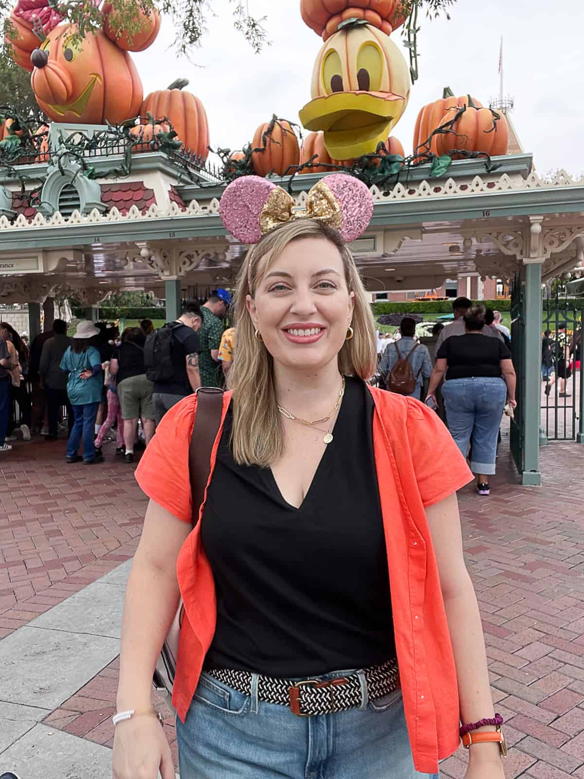 Layered Black Top Orange Shirt With Denim Jeans Layered Black Top Orange Shirt With Denim Jeans — Disney Outfits