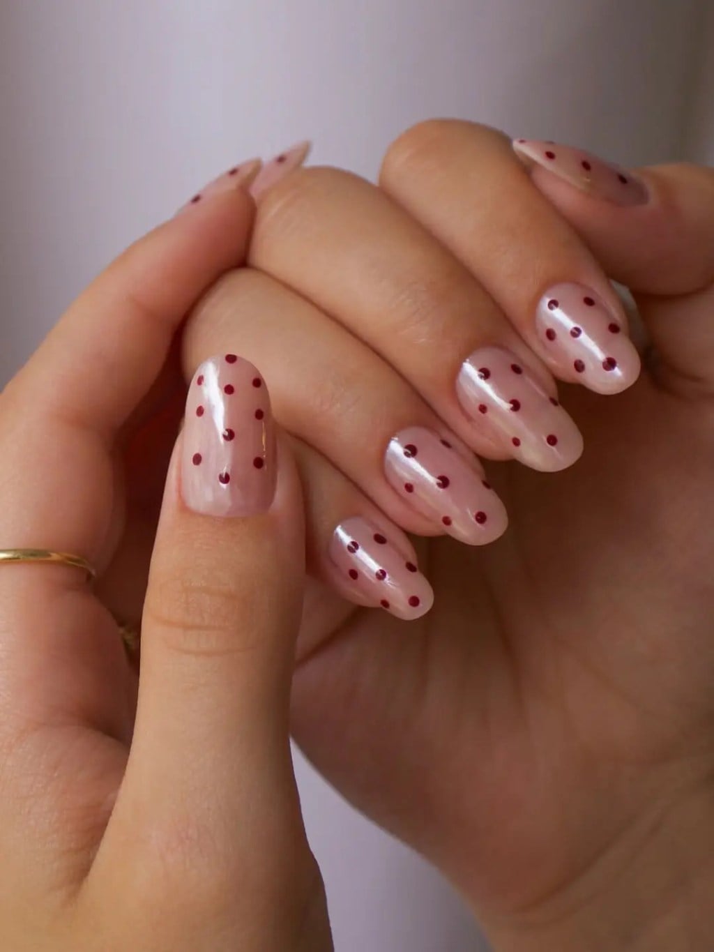 Milky Pink Nails with Dark Red Dots, овальные Milky Pink Nails with Dark Red Dots, овальные — Dots Nail Designs