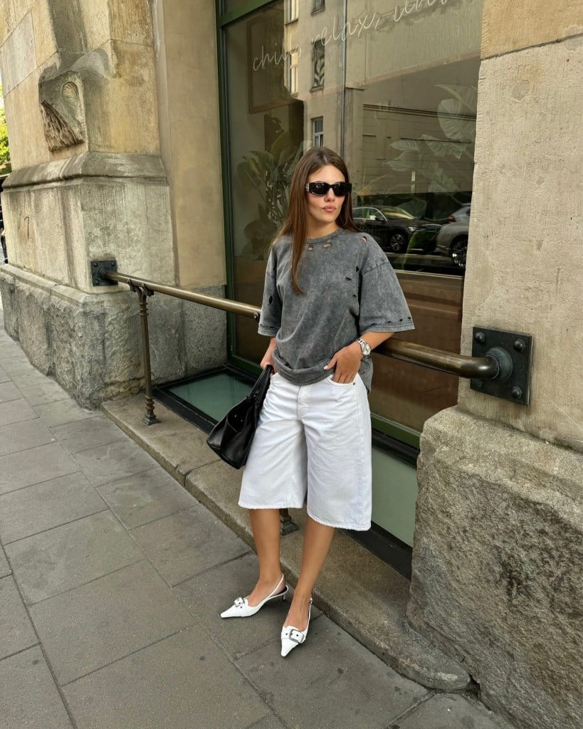 Distressed t-shirt with white denim culottes Distressed t-shirt with white denim culottes — Edgy Outfits