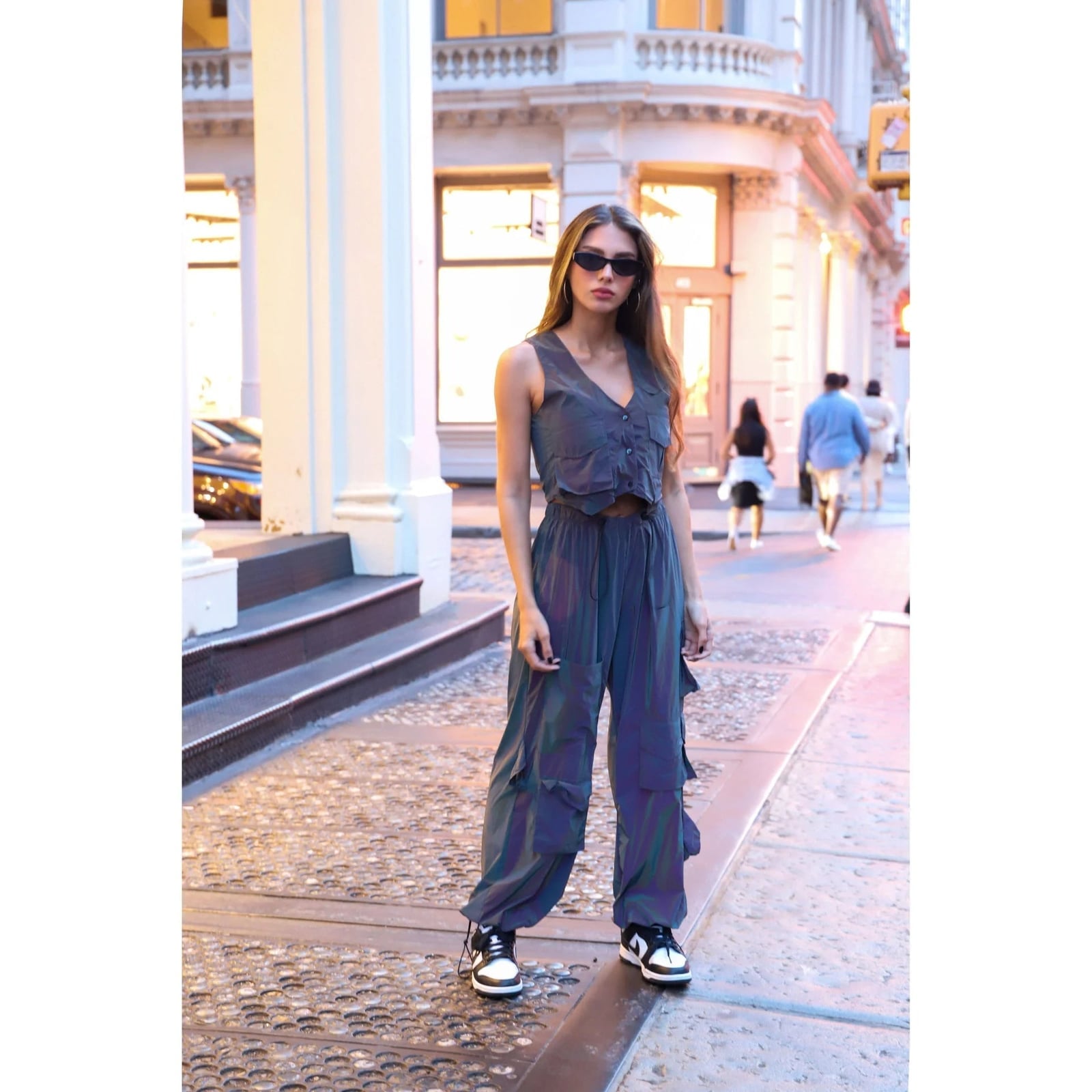 Sleeveless vest with iridescent cargo pants Sleeveless vest with iridescent cargo pants — Edgy Outfits