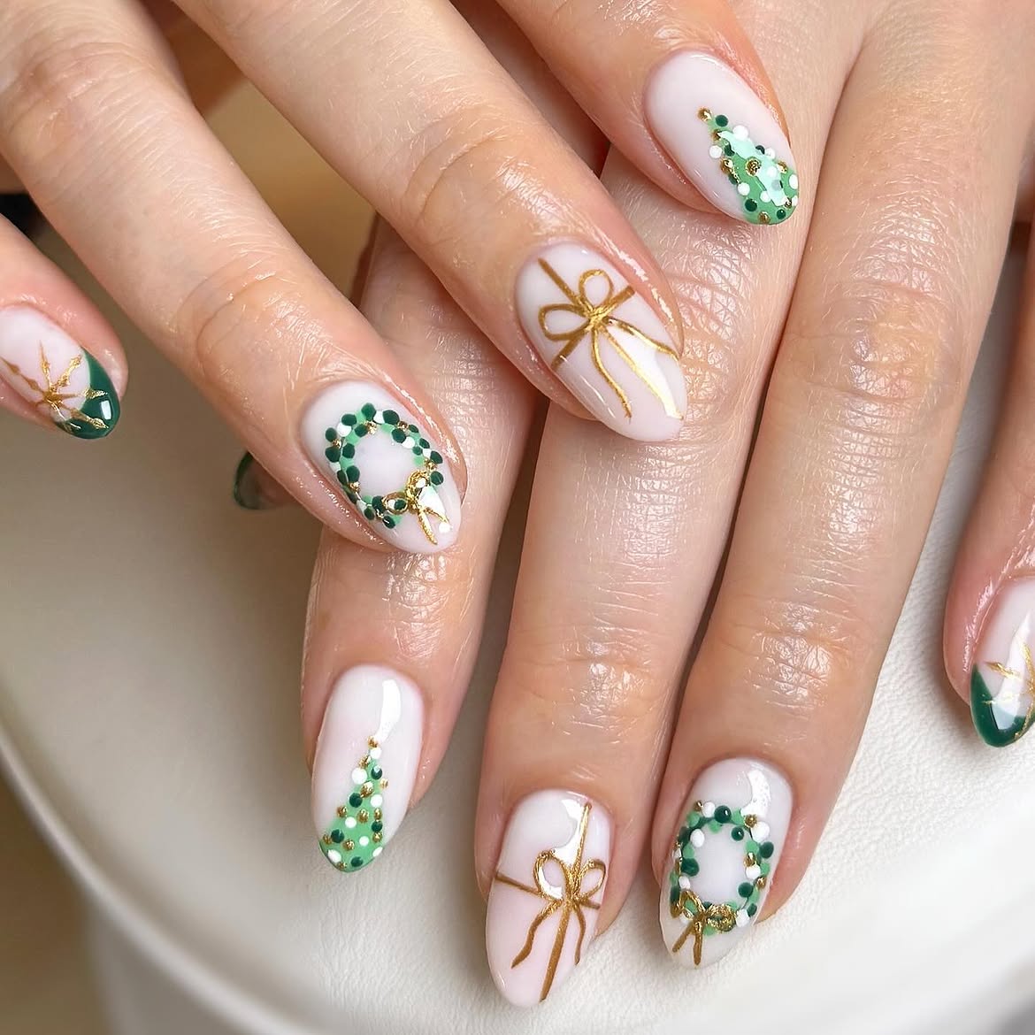 Elegant Gold Bow and Wreath Christmas Nails