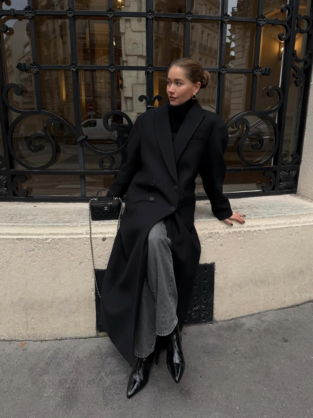 Long Pinstripe Coat With Gray Jeans Long Pinstripe Coat With Gray Jeans — Elegant Outfits