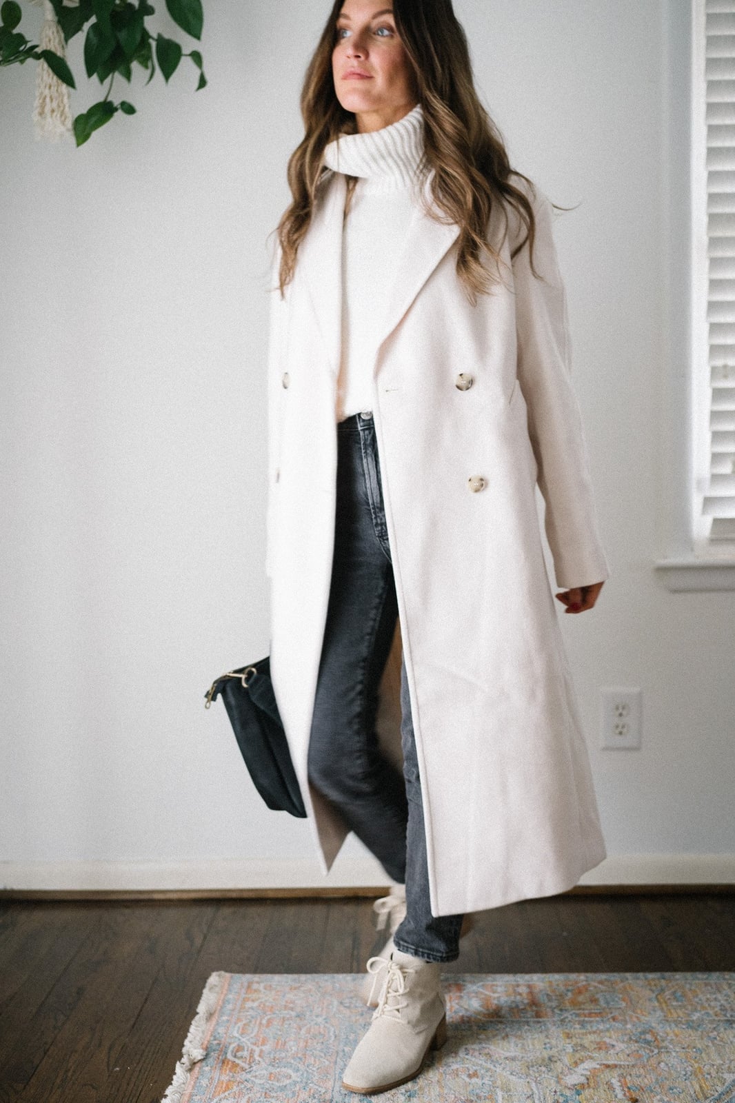 Long Cream Coat With Gray Jeans, Ankle Boots Long Cream Coat With Gray Jeans, Ankle Boots — Elegant Outfits