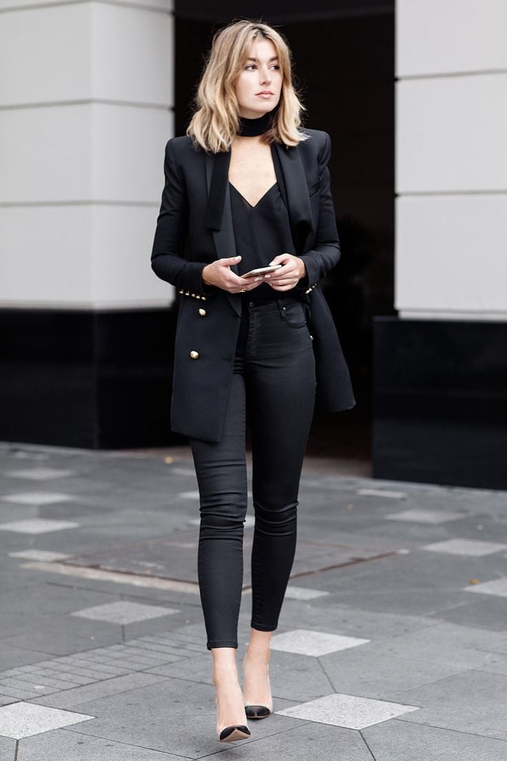 Fitted Black Blazer With Skinny Trousers Fitted Black Blazer With Skinny Trousers — Elegant Outfits