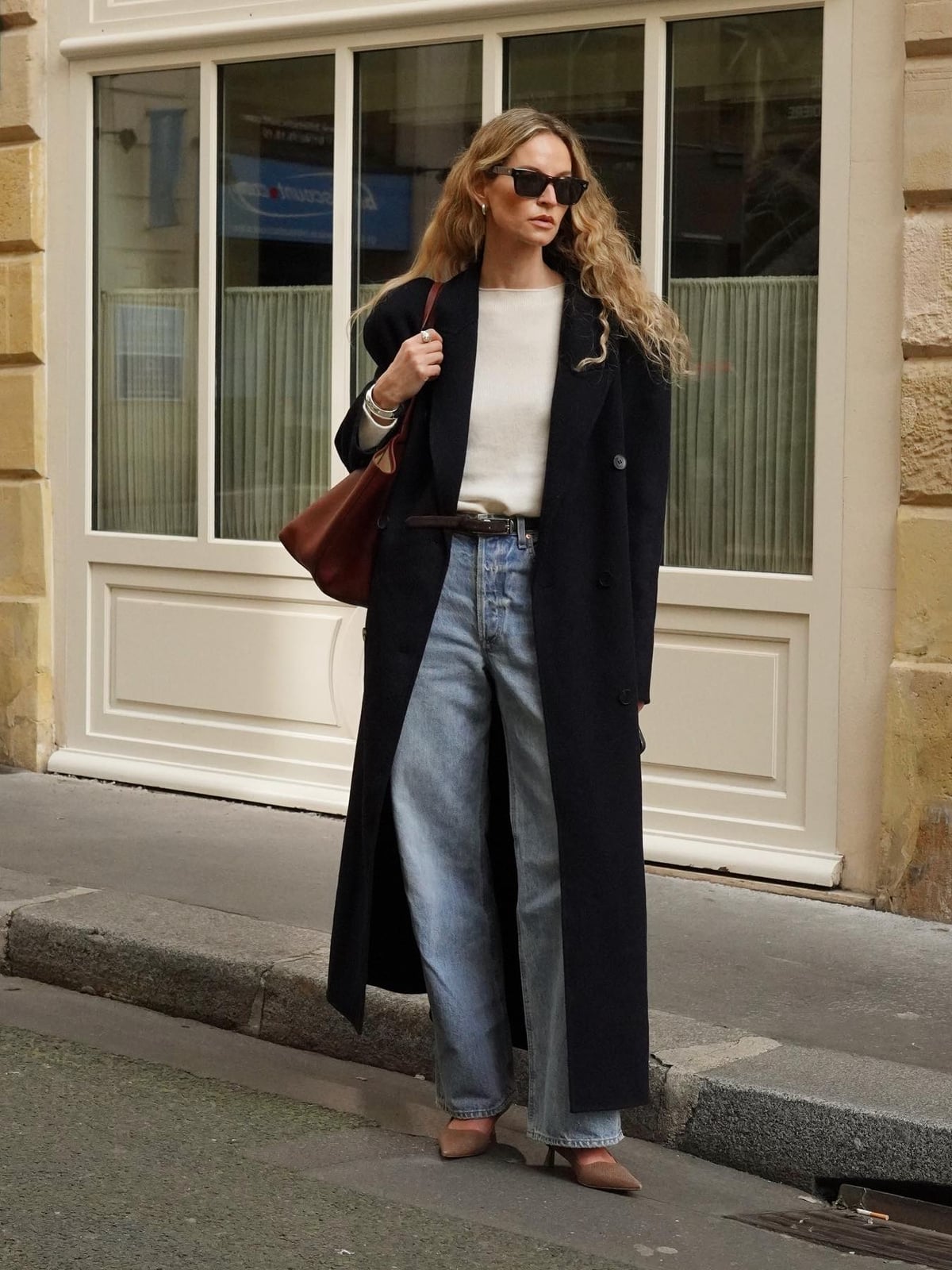 Oversized Black Coat With Light Blue Jeans Oversized Black Coat With Light Blue Jeans — Elegant Outfits