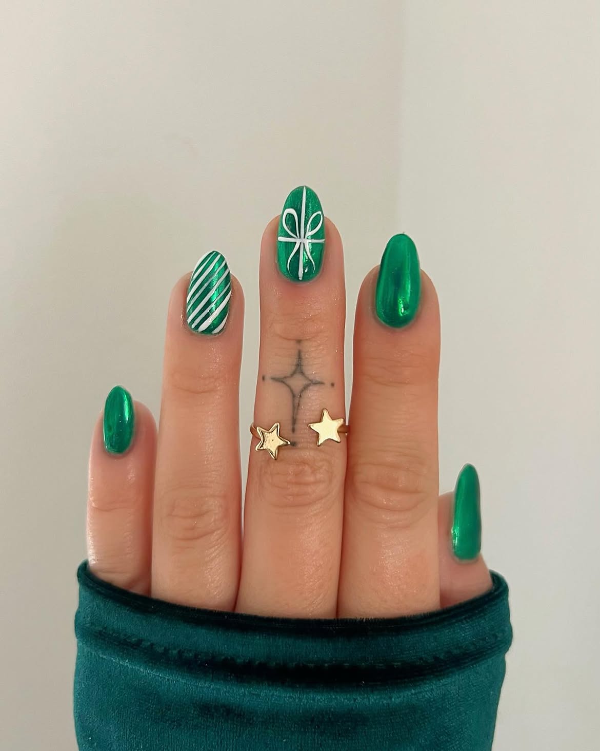Emerald Green Christmas Gift Nails