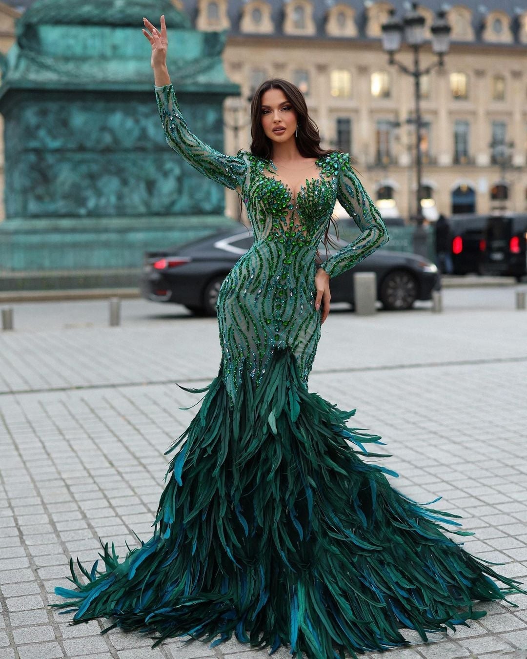 Sequined mermaid dress with feathered train Sequined mermaid dress with feathered train — Emerald Green Dress